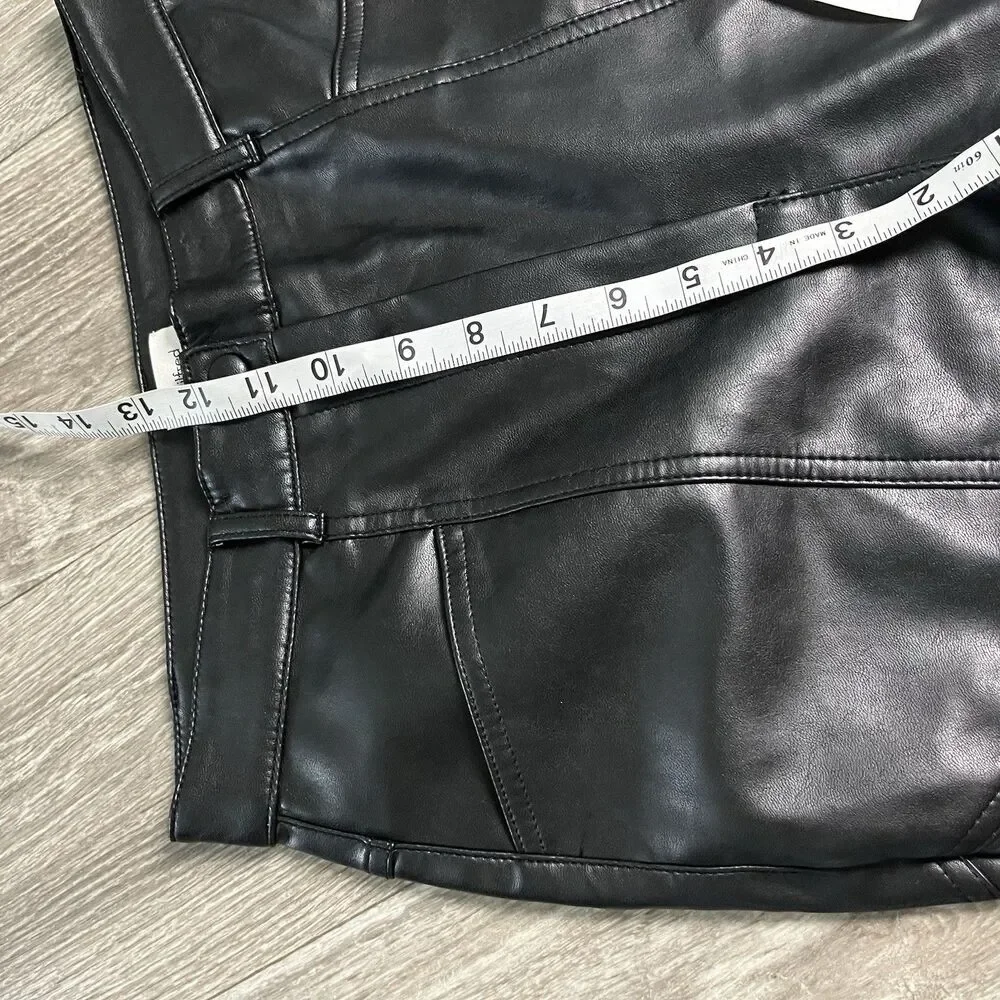 Aritzia Wilfred Black Rebel Pant Vegan Leather Straight Leg Pants Size 6‎ 224​